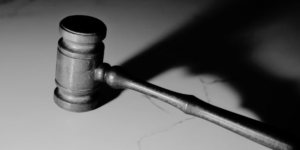 Wat is de rol van beoordelingen bij rechtszaken?